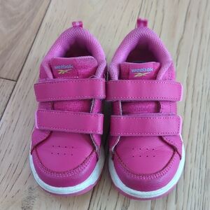 Reebok Kids Sneakers in Vibrant Pink